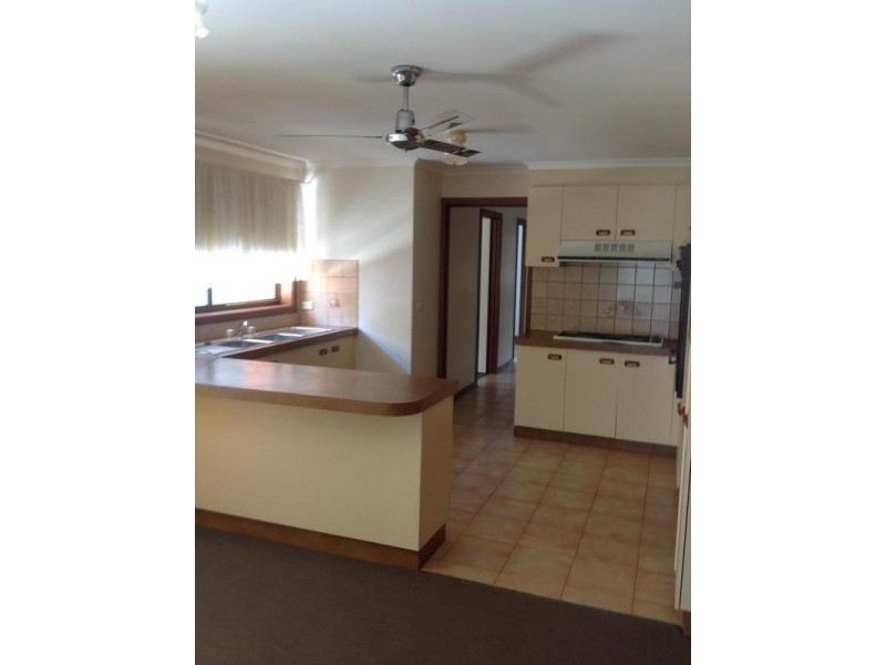 2/8 First Avenue, Hoppers Crossing VIC 3029