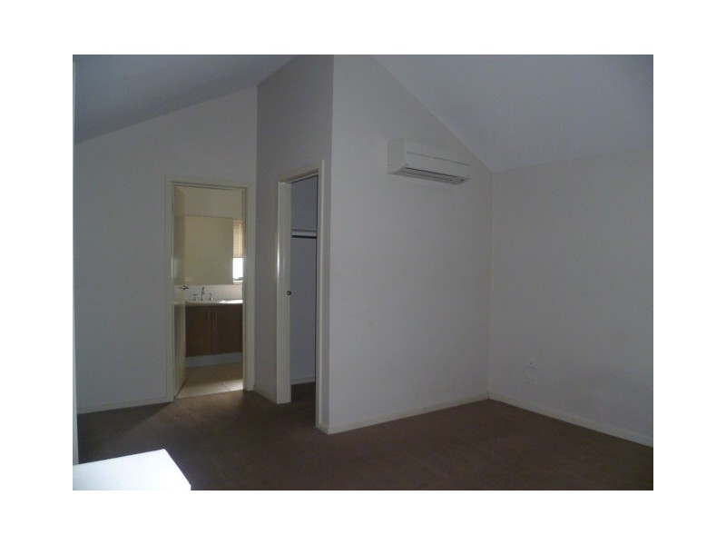 5 Burberry Lane, Deer Park VIC 3023