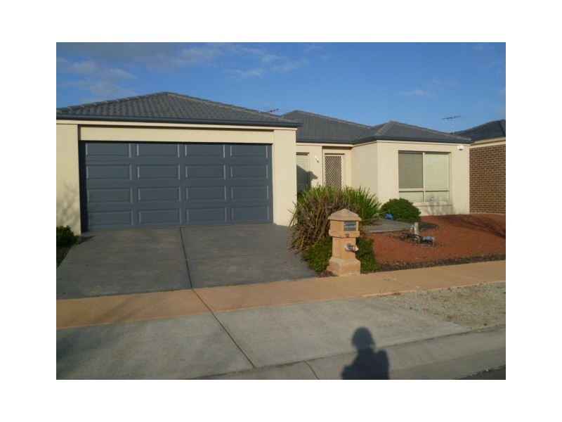12 Woodswallow Place, Williams Landing VIC 3027