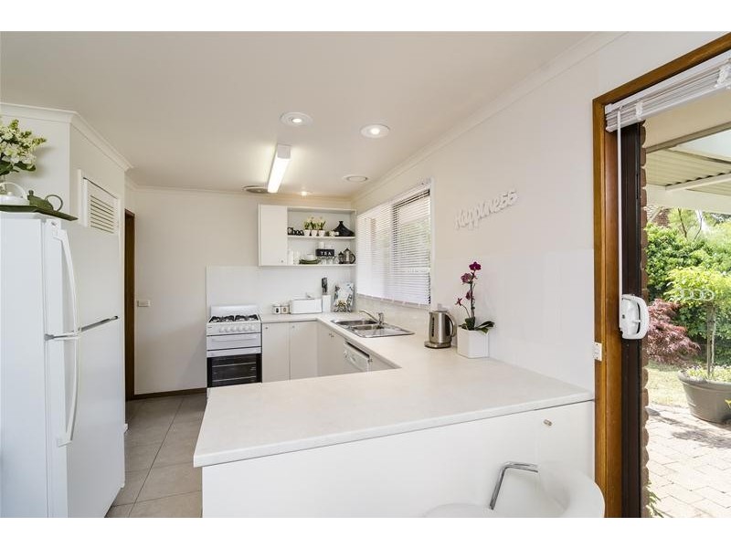 37 Daphne Crescent, Werribee VIC 3030