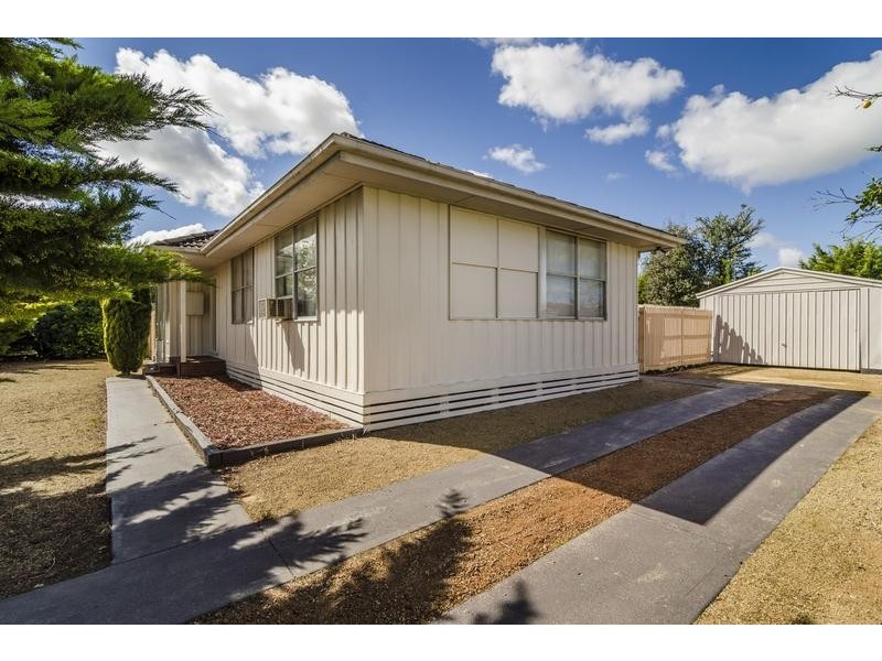 13 Centenary Cres, Werribee VIC 3030