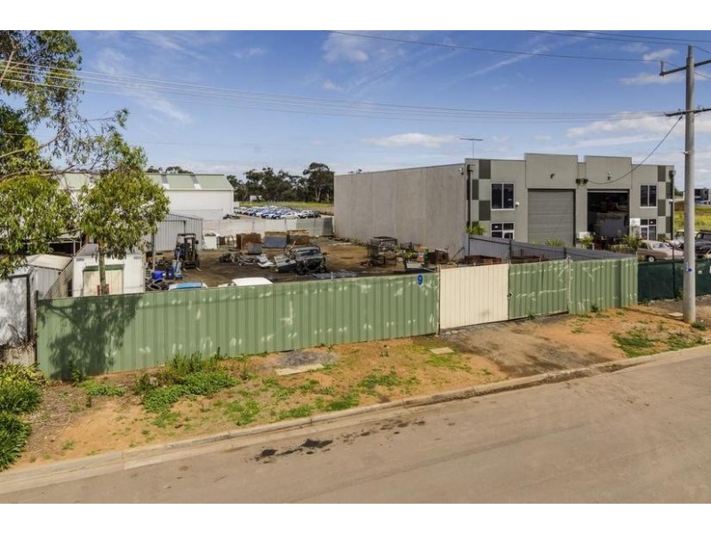 9 Loop Road, Werribee VIC 3030