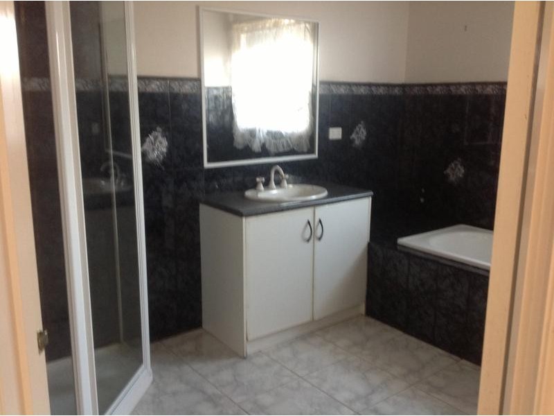 2/16 Mississippi Place, Werribee VIC 3030