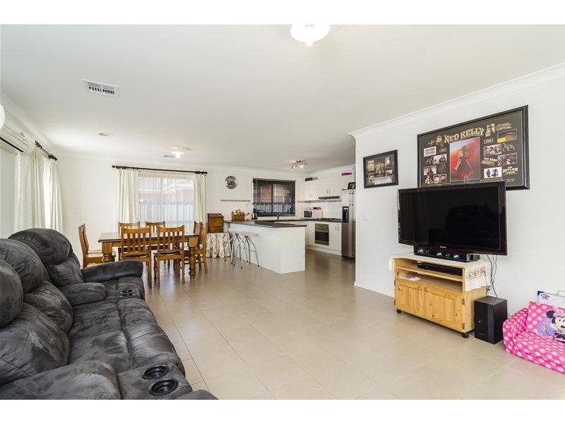 28 Clarafield Crescent, Tarneit VIC 3029