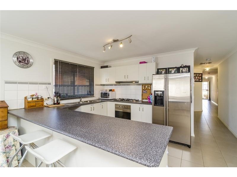 28 Clarafield Crescent, Tarneit VIC 3029