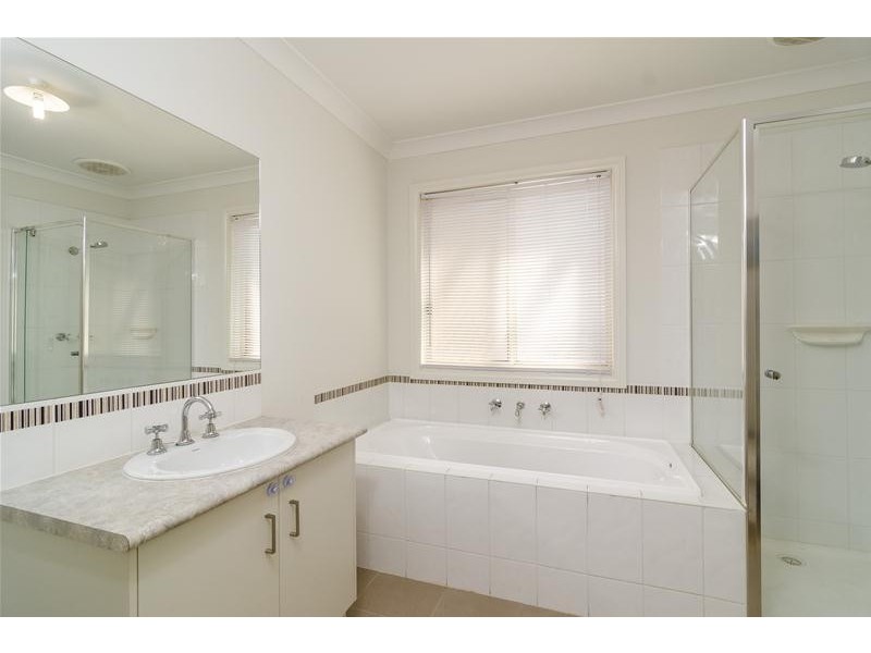 28 Clarafield Crescent, Tarneit VIC 3029