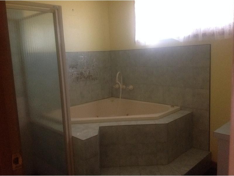 8 Roya Court, Hoppers Crossing VIC 3029