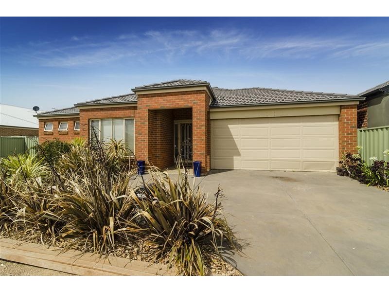 11 Ologhlen Drive, Wyndham Vale VIC 3024