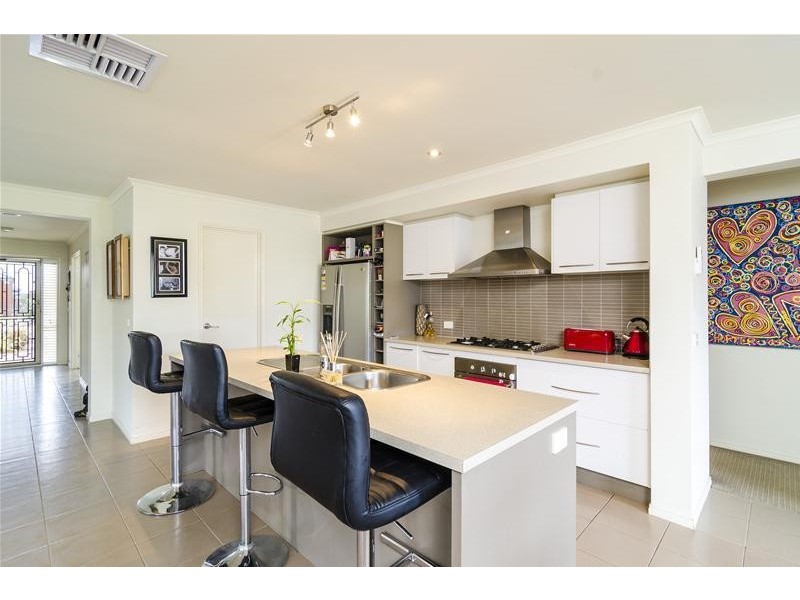 11 Ologhlen Drive, Wyndham Vale VIC 3024