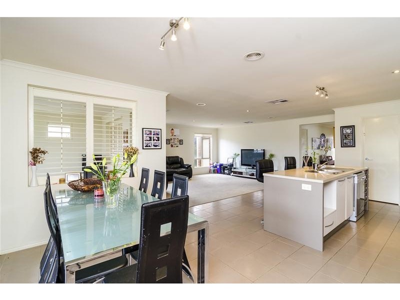 11 Ologhlen Drive, Wyndham Vale VIC 3024