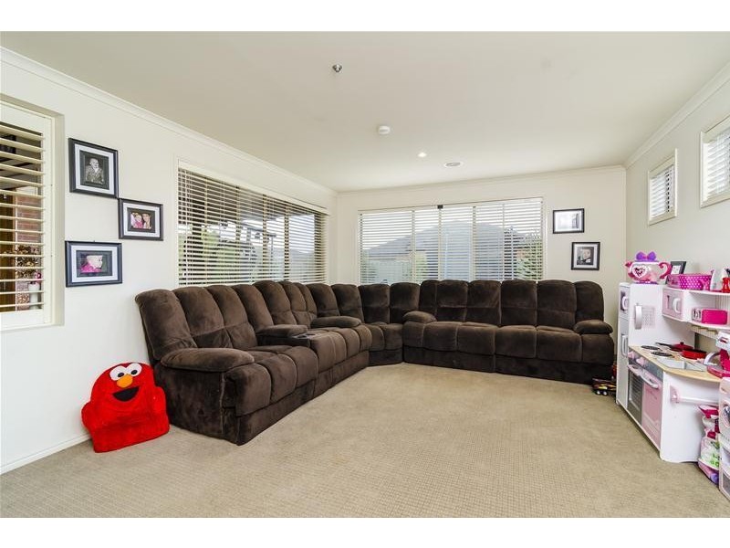 11 Ologhlen Drive, Wyndham Vale VIC 3024