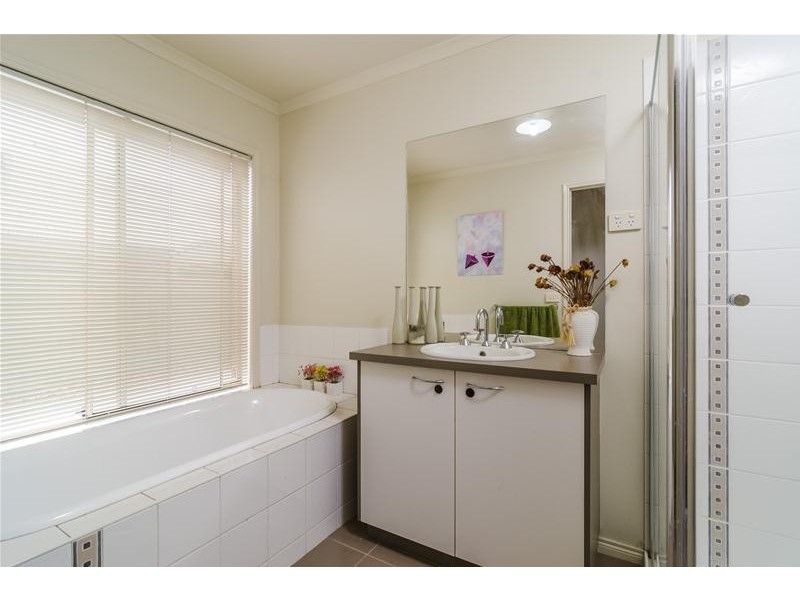 11 Ologhlen Drive, Wyndham Vale VIC 3024