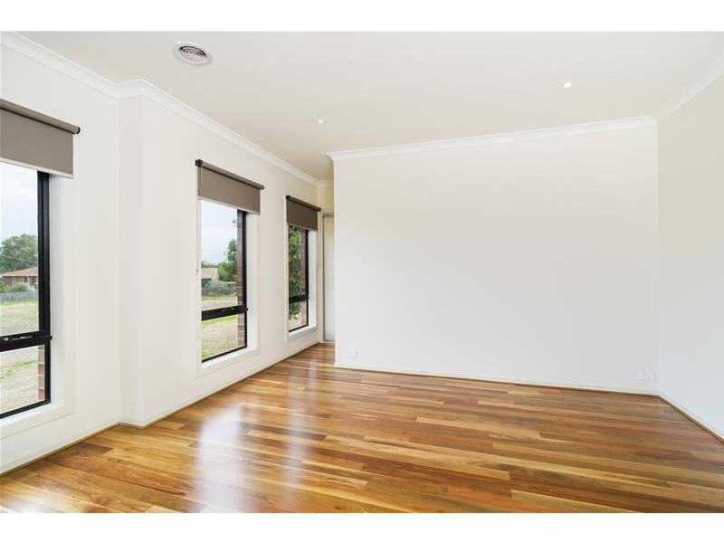 41 Centre Avenue, Werribee VIC 3030