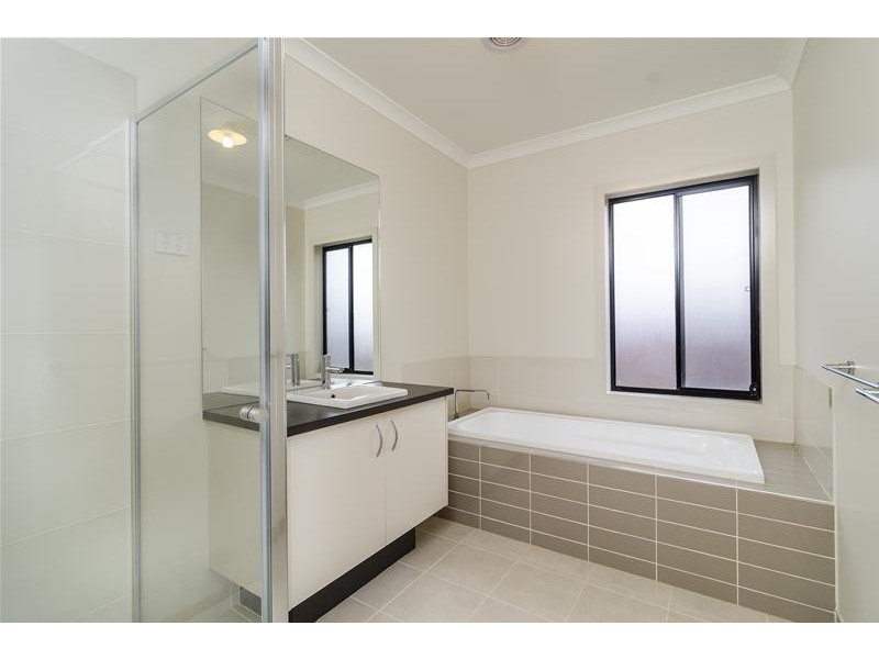 41 Centre Avenue, Werribee VIC 3030
