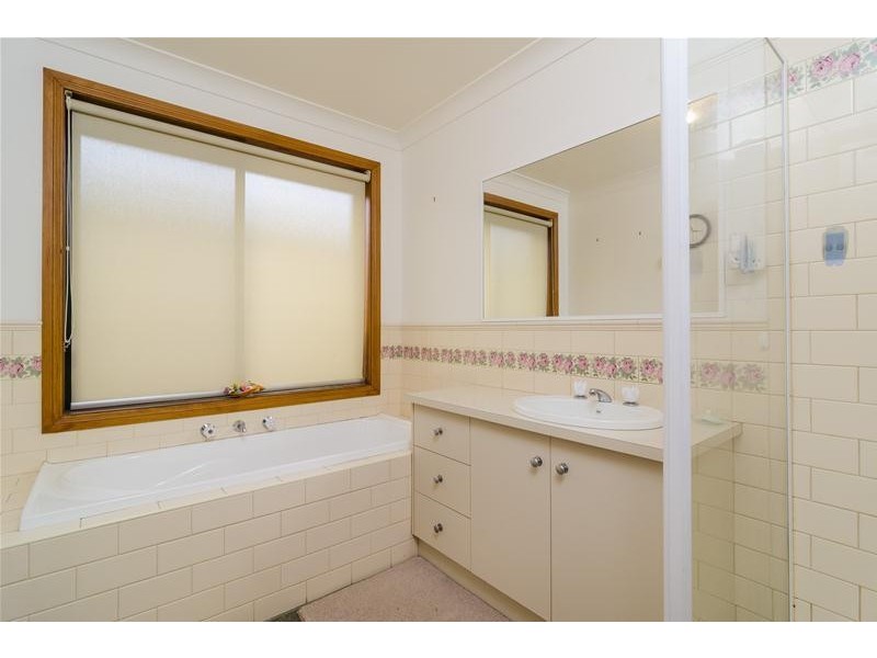 35 Bourke Crescent, Hoppers Crossing VIC 3029