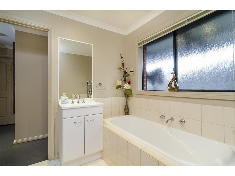 4 Lark Court, Werribee VIC 3030