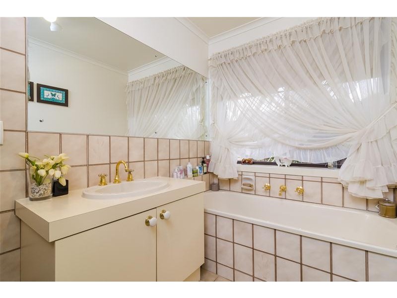 105 Mossfiel Drive, Hoppers Crossing VIC 3029