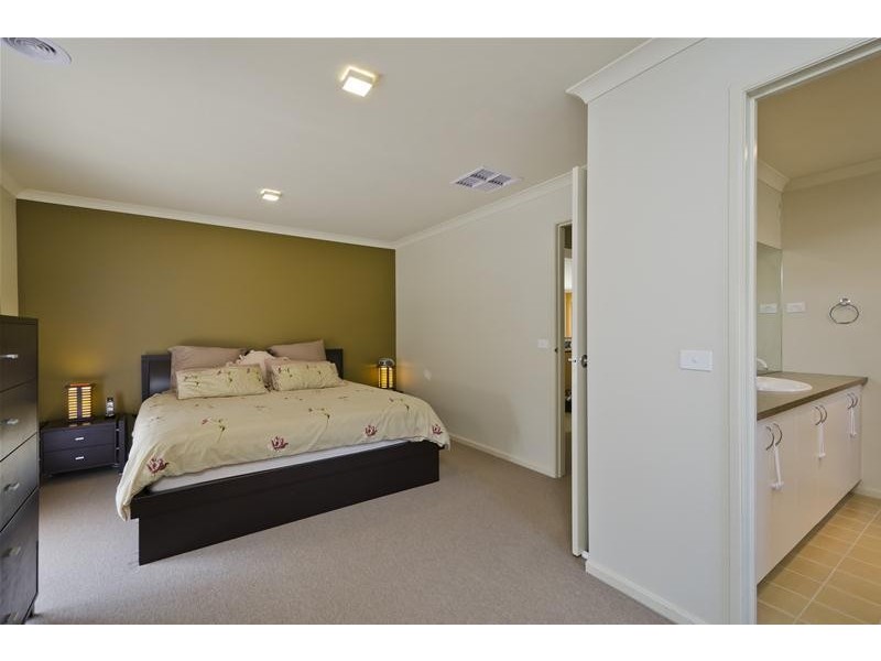 22 Caradon Drive, Truganina VIC 3029