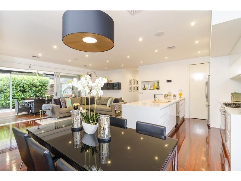 1 Trish Walk, Werribee VIC 3030