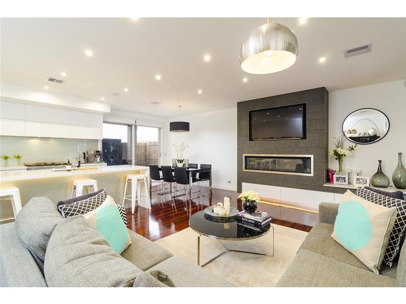 1 Trish Walk, Werribee VIC 3030