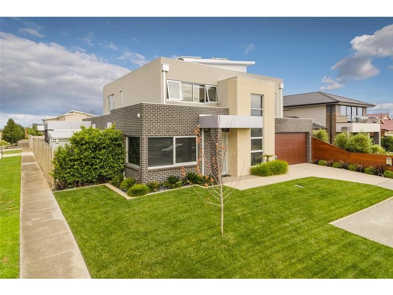 1 Trish Walk, Werribee VIC 3030