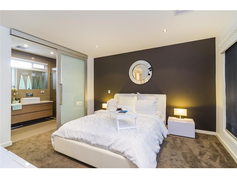 1 Trish Walk, Werribee VIC 3030