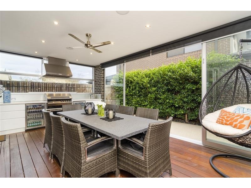 1 Trish Walk, Werribee VIC 3030