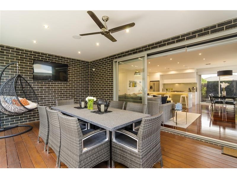 1 Trish Walk, Werribee VIC 3030