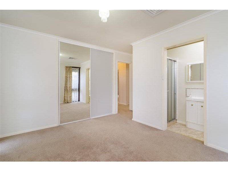 8 Doolan Street, Werribee VIC 3030