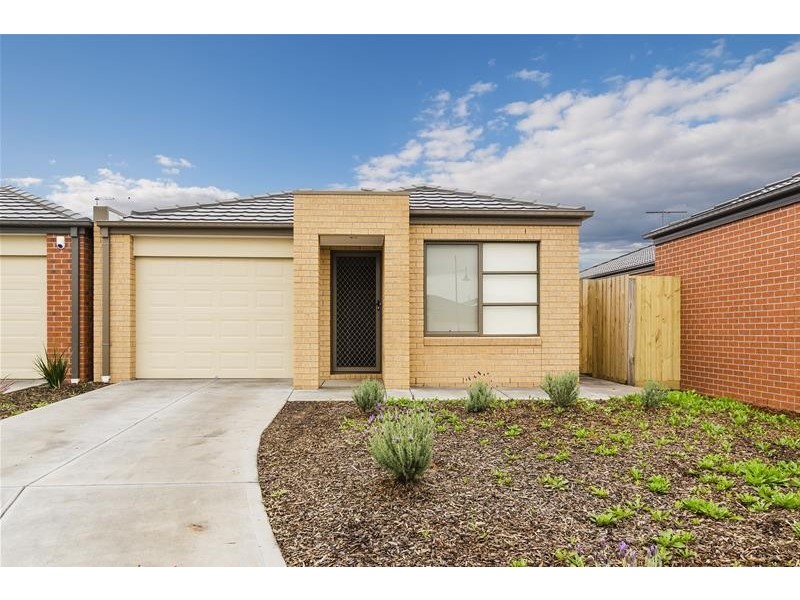 37 Lady Penrhyn Drive, Wyndham Vale VIC 3024