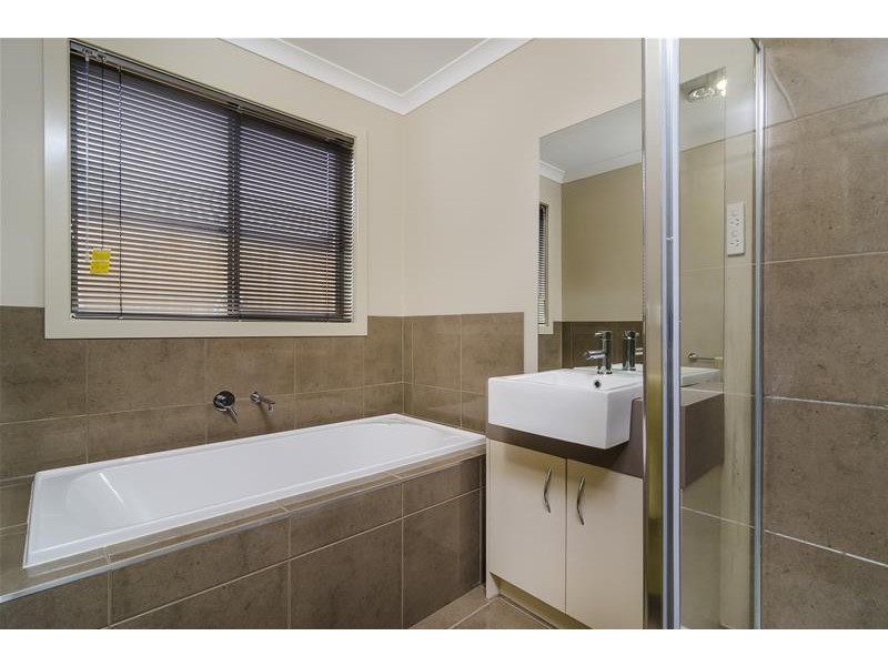 37 Lady Penrhyn Drive, Wyndham Vale VIC 3024