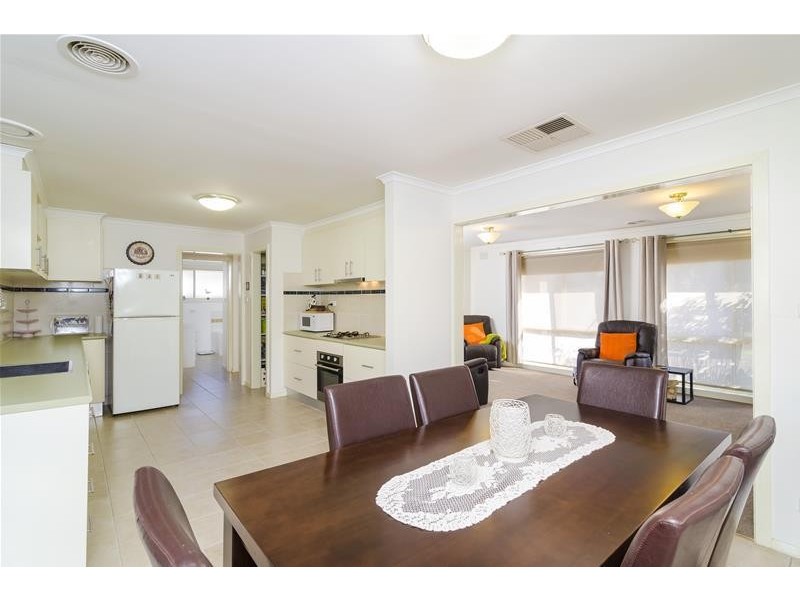 15 Clay Avenue, Hoppers Crossing VIC 3029