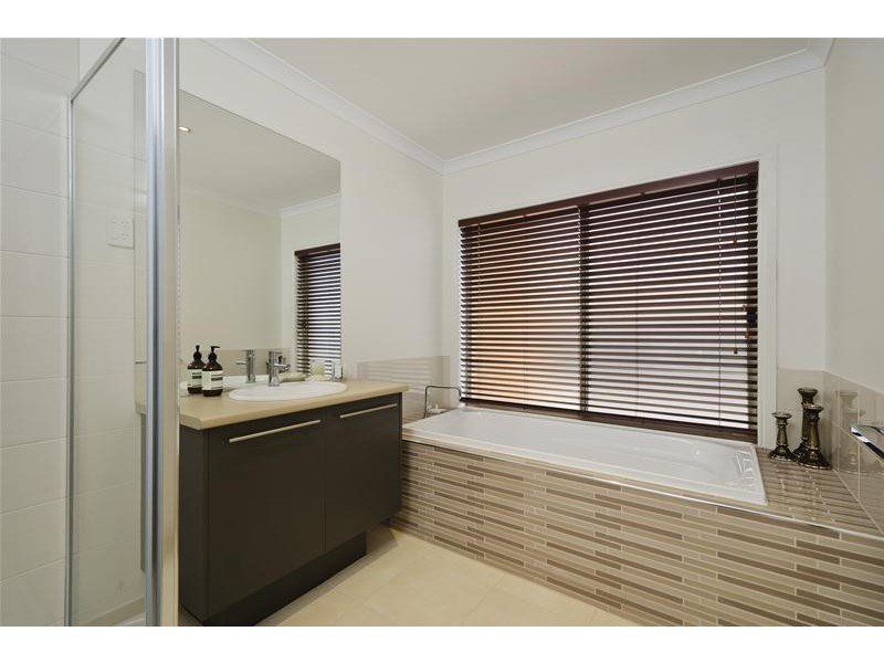 39 Kinglake Drive, Wyndham Vale VIC 3024