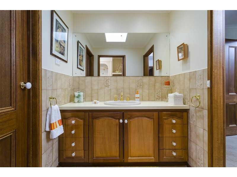 50 Manorvale Parade, Werribee VIC 3030