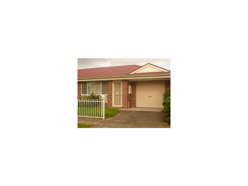 2/137 Greaves Street North, Werribee VIC 3030