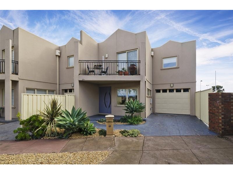 25B Parklands Grove, Werribee VIC 3030