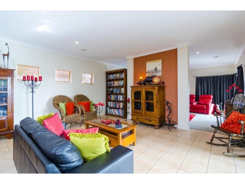 11 Nottingham Cres, Tarneit VIC 3029