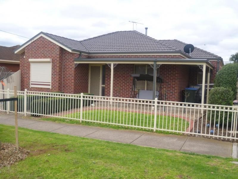 1/24 Greaves Street South, Werribee VIC 3030