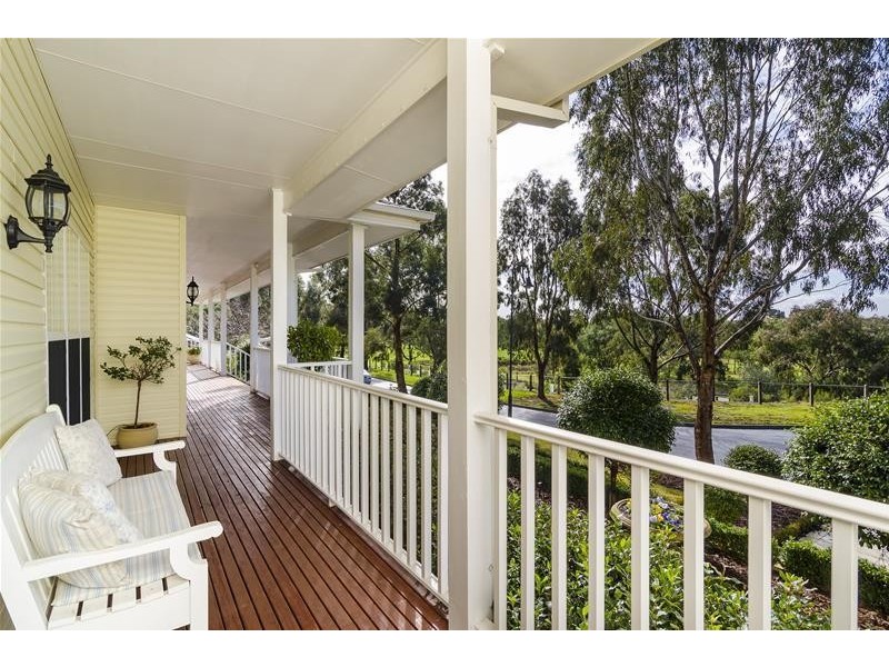 8 Watkins Grove, Werribee VIC 3030