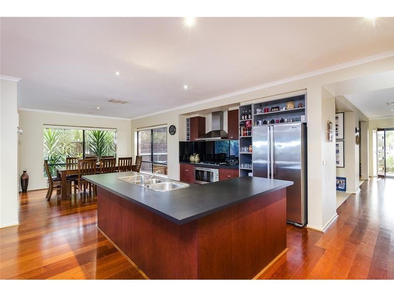 8 Ashburton Avenue, Wyndham Vale VIC 3024