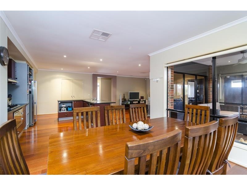 8 Ashburton Avenue, Wyndham Vale VIC 3024