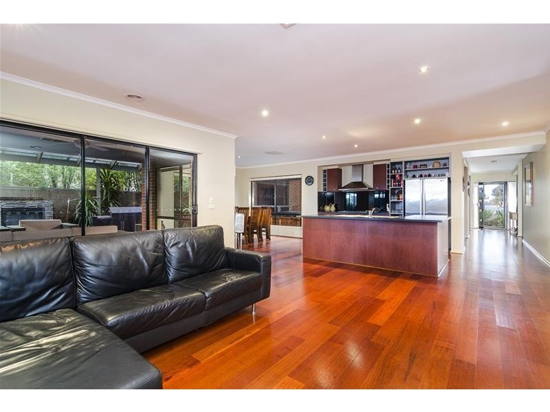 8 Ashburton Avenue, Wyndham Vale VIC 3024