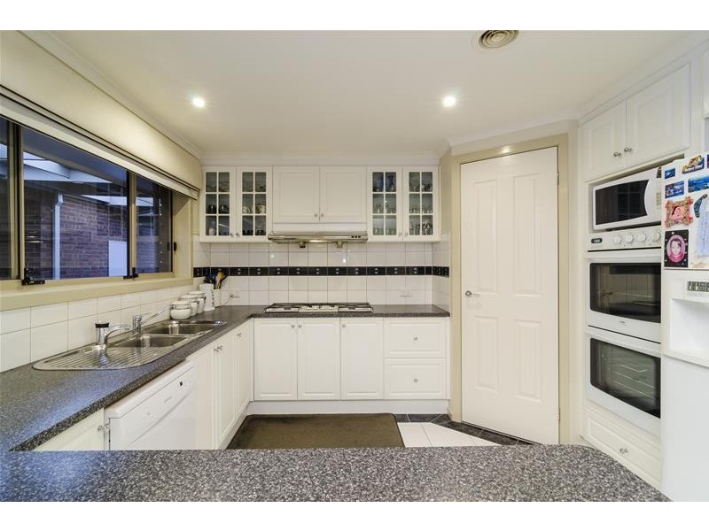 10 St Andrews Drive, Werribee VIC 3030