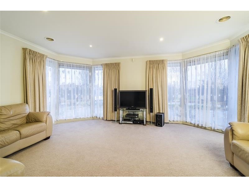 10 St Andrews Drive, Werribee VIC 3030