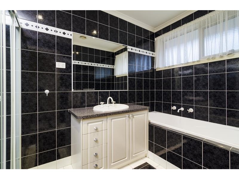 10 St Andrews Drive, Werribee VIC 3030