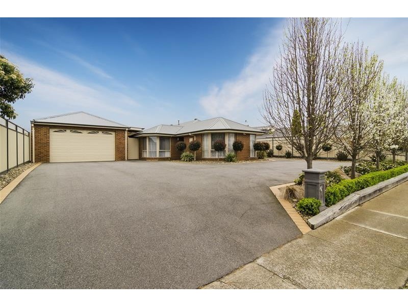 10 St Andrews Drive, Werribee VIC 3030