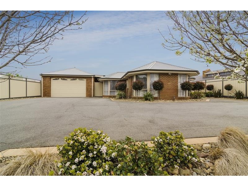 10 St Andrews Drive, Werribee VIC 3030