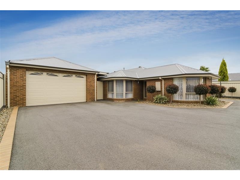 10 St Andrews Drive, Werribee VIC 3030