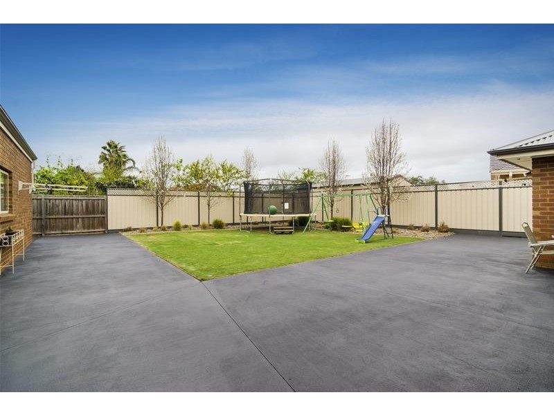 10 St Andrews Drive, Werribee VIC 3030