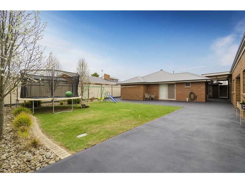 10 St Andrews Drive, Werribee VIC 3030